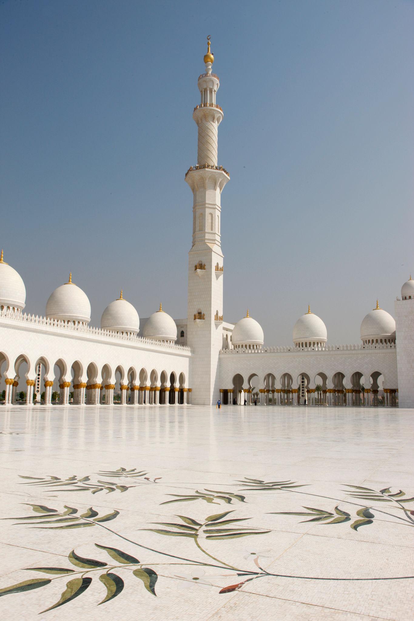 sheikh zayed grand mosque one of the largest marble projects