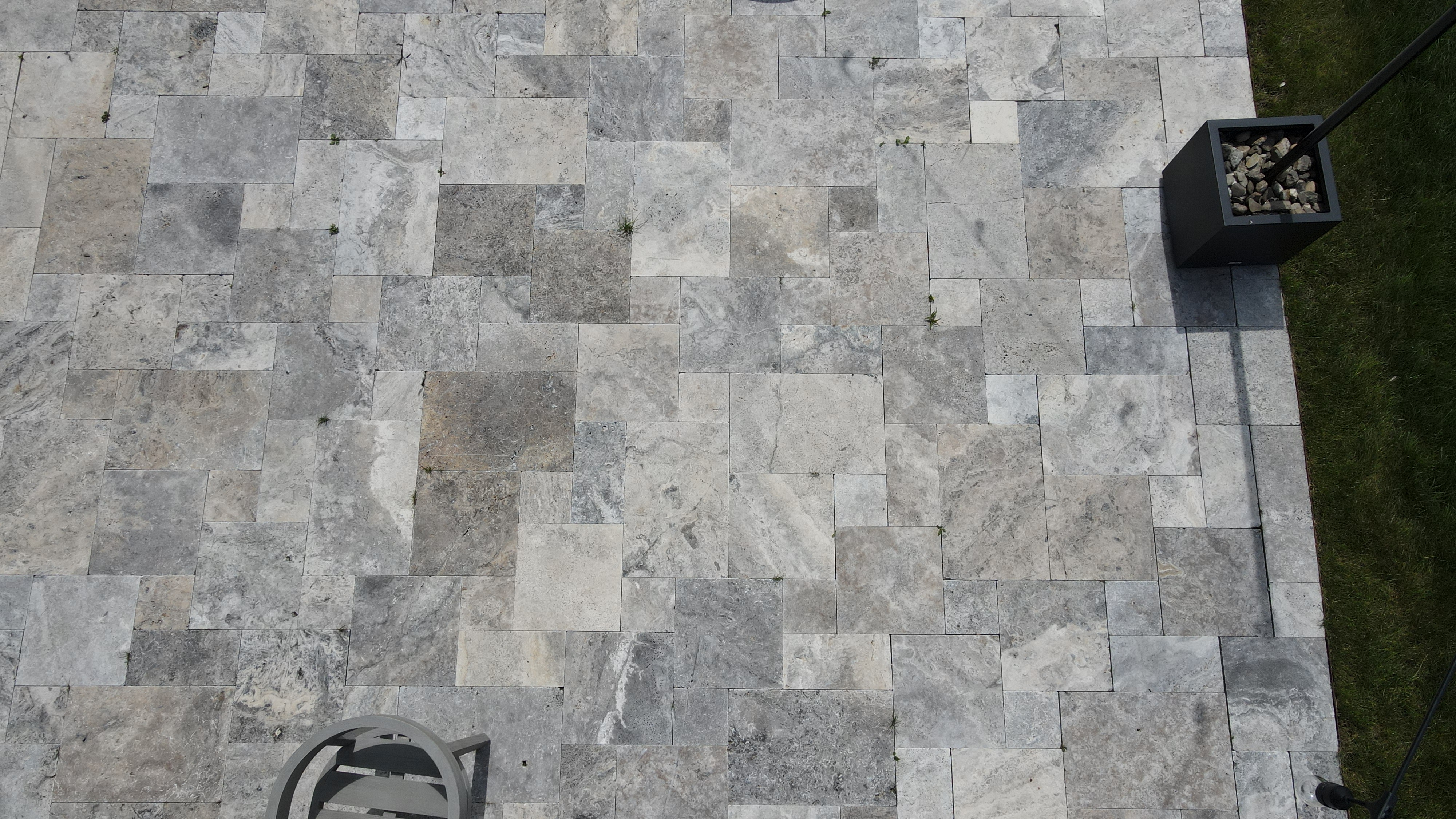 silver tumbled travertine blending light to dark greys with 